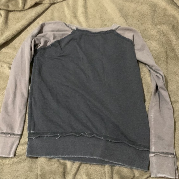 small, grey crew neck from a tourist shop in Estes Park - Picture 2 of 3